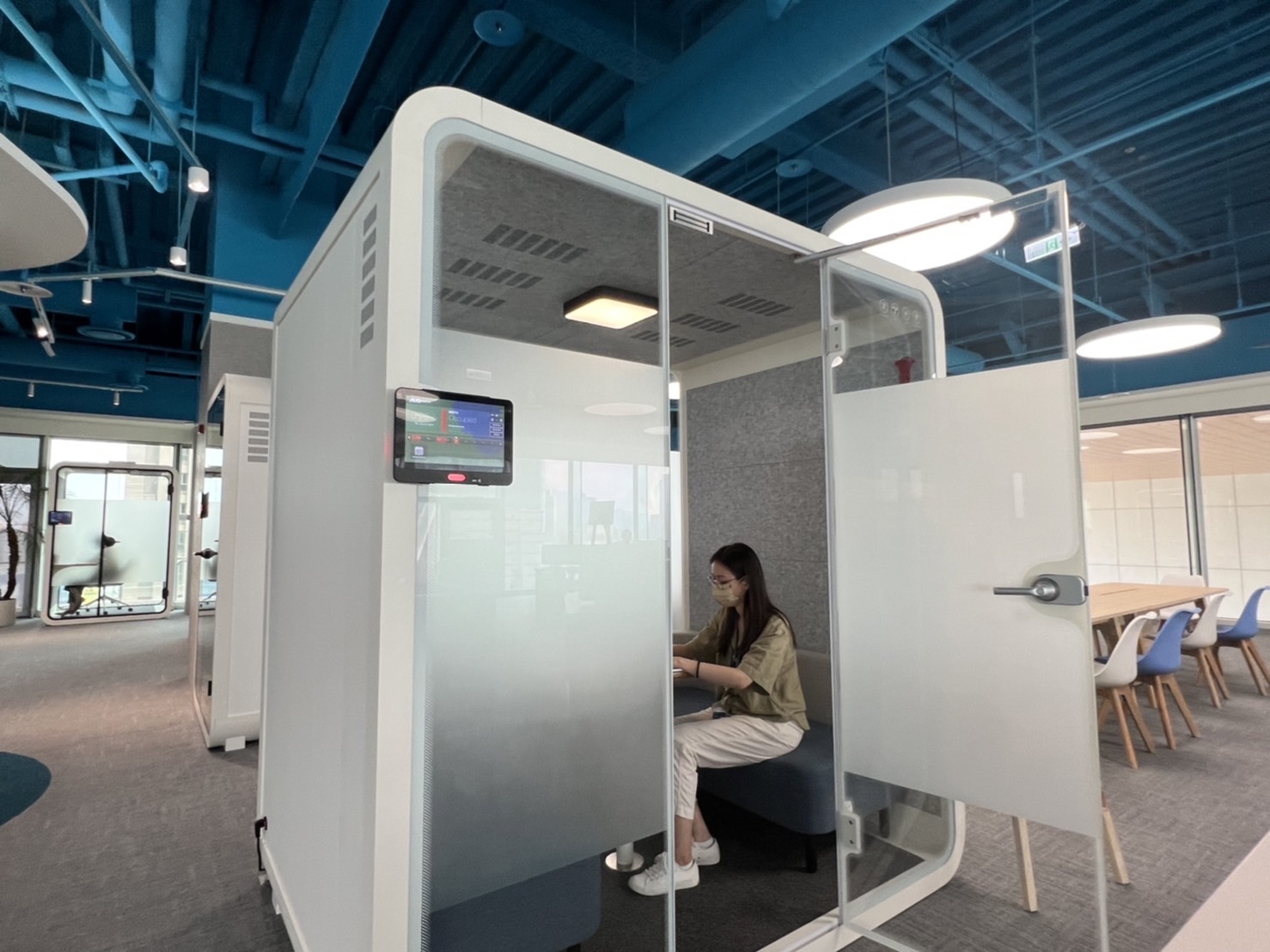 ag亚娱高雄據點的智慧行動辦公艙，展現ag亚娱在面板以外的研發應用軟實力